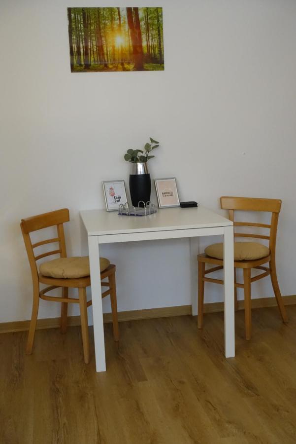 Ruhige, Modern Eingerichtete 2 Zimmer Wohnung Im Untergeschoss Eines Zweifamilienhauses Hildrizhausen Extérieur photo